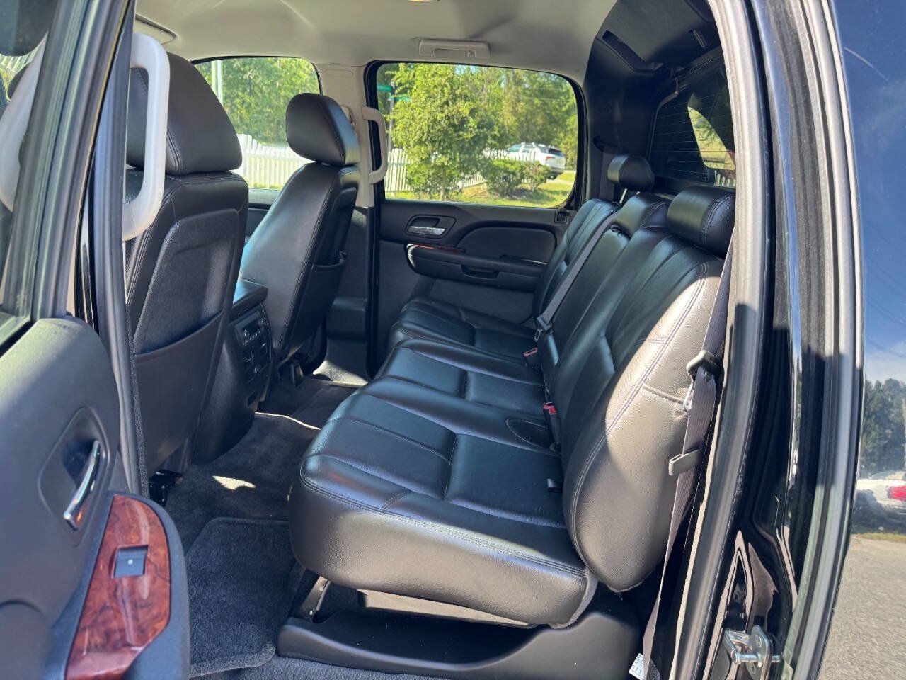 Used 2011 Chevrolet Avalanche LT w/ Regional Value Package RWD image 12