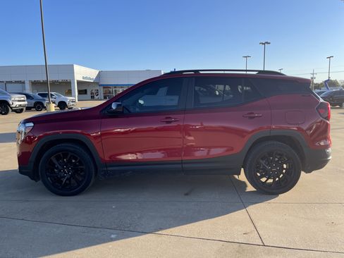 Used 2023 GMC Terrain SLE w/ Driver Convenience Package image 7