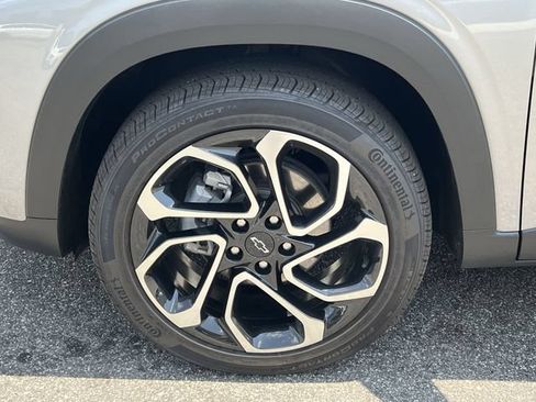Used 2025 Chevrolet Trax RS w/ Driver Confidence Package FWD image 37