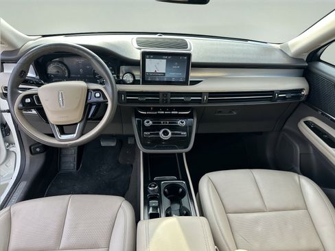 Used 2022 Lincoln Corsair AWD w/ Premium Package image 11