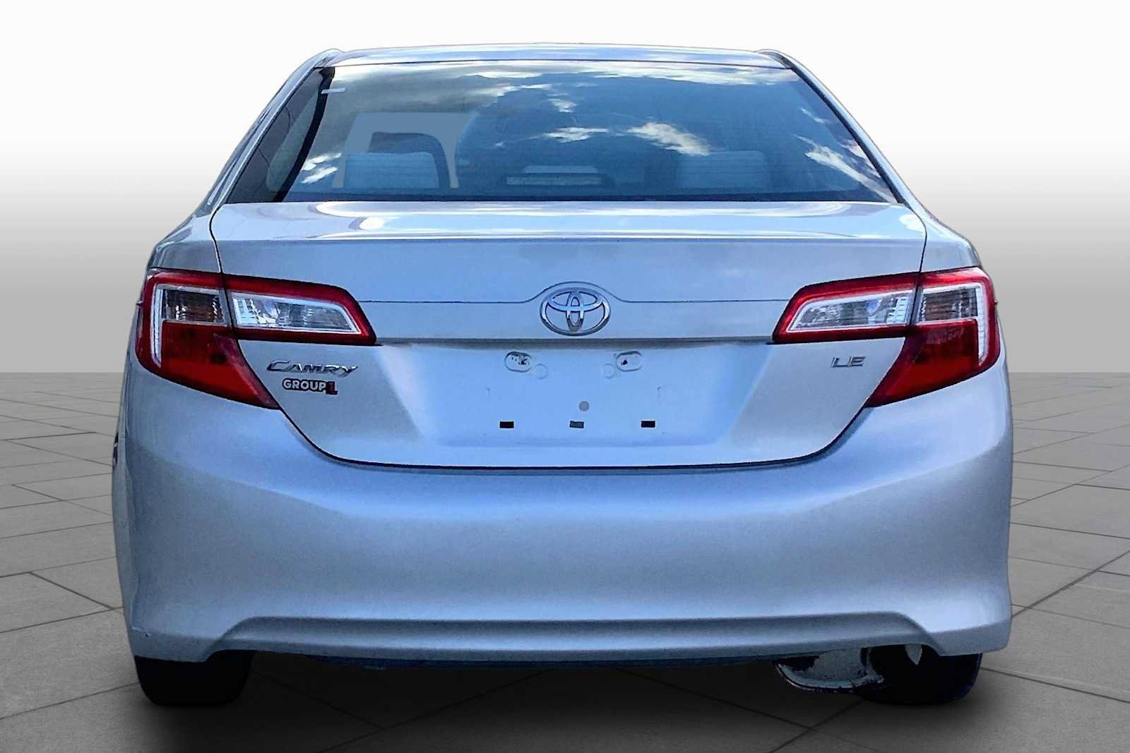 Used 2012 Toyota Camry LE FWD image 4