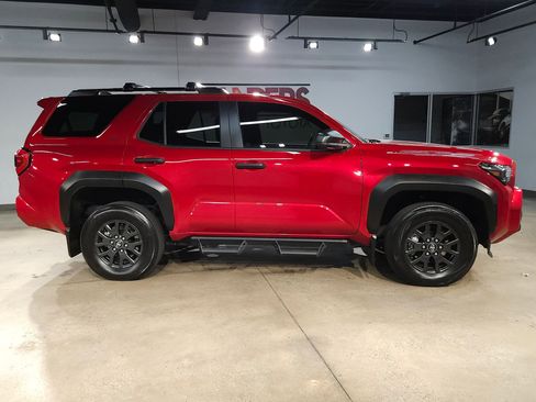 Certified 2025 Toyota 4Runner SR5 AWD/4WD image 8