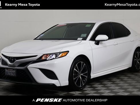Used 2020 Toyota Camry SE image 1
