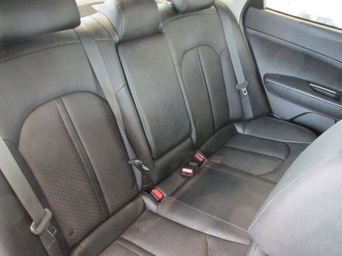 Used 2020 Kia Optima Premium image 32