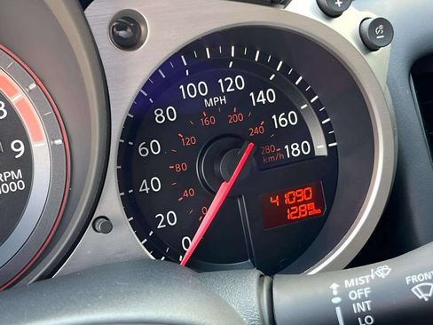Used 2020 Nissan 370Z Coupe RWD image 12