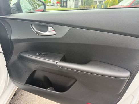 Used 2020 Kia Forte LXS FWD image 27