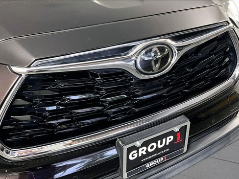 Used 2020 Toyota Highlander Limited FWD image 29