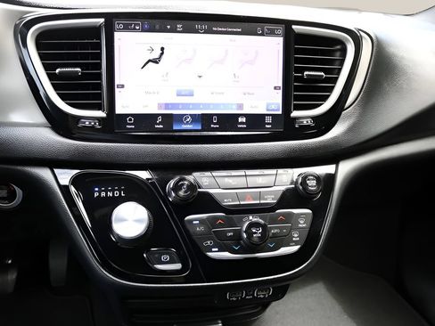 Used 2025 Chrysler Pacifica Select FWD image 24