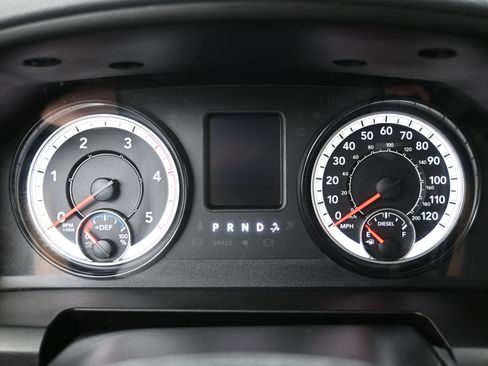 Used 2018 RAM 2500 Tradesman w/ Chrome Appearance Group AWD/4WD image 27