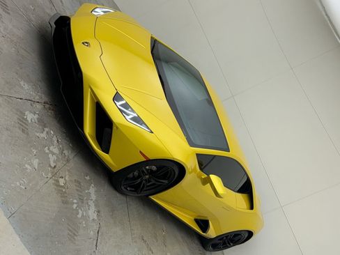 Used 2020 Lamborghini Huracan EVO RWD image 27