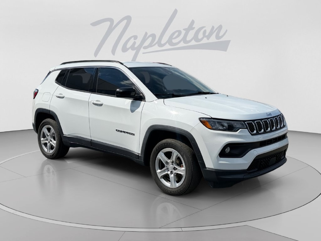 Used 2024 Jeep Compass Latitude AWD/4WD image 8