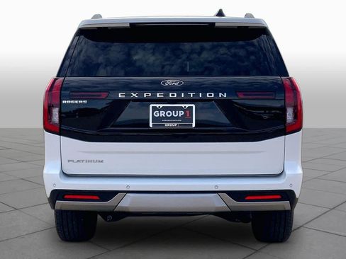Used 2025 Ford Expedition Platinum w/ Driver's Package AWD/4WD image 5