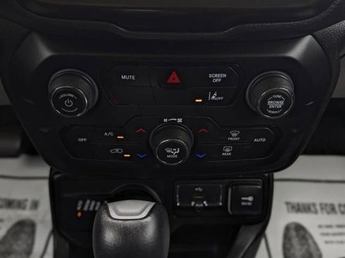 Used 2023 Jeep Renegade Trailhawk AWD/4WD image 39