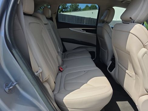 Used 2020 Lincoln Nautilus Reserve FWD image 14