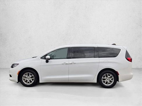 Used 2023 Chrysler Voyager LX FWD image 8