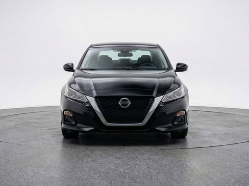 Used 2025 Nissan Altima 2.5 SV image 2