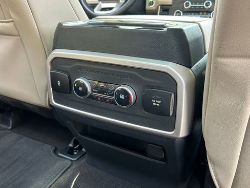 Used 2022 Ford Expedition Limited image 44