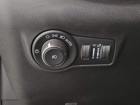 Used 2023 Jeep Compass Limited w/ Sun and Sound Group AWD/4WD image 11