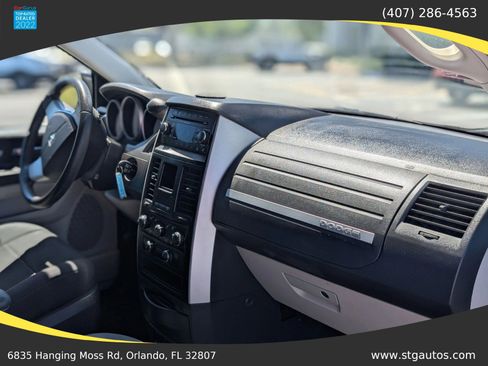 Used 2009 Dodge Grand Caravan SXT image 25