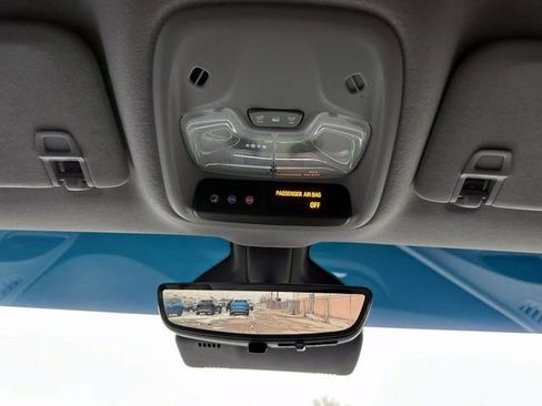 Used 2020 Chevrolet Bolt Premier w/ Infotainment Package image 29