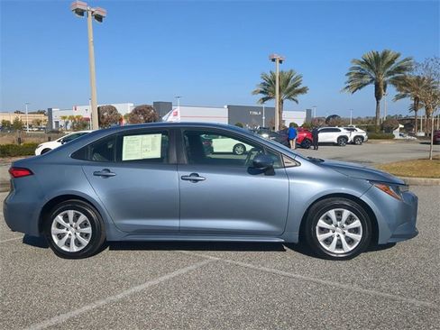 Certified 2022 Toyota Corolla LE image 3