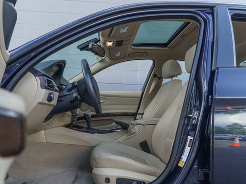 Used 2010 BMW 328i xDrive Sedan AWD/4WD image 17