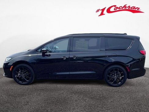 Used 2025 Chrysler Pacifica Limited FWD image 10