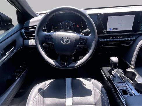 Used 2025 Toyota Camry SE w/ Convenience Package FWD image 6