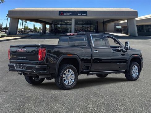 Used 2022 GMC Sierra 2500 Denali w/ Denali Black Diamond Edition image 6