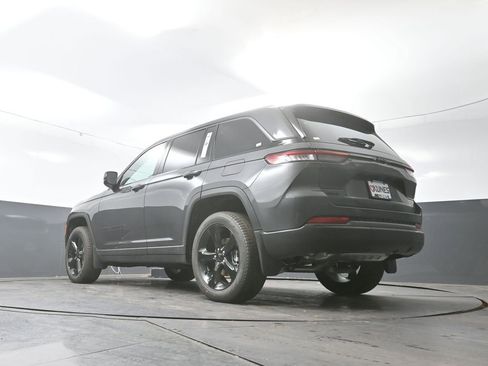 New 2026 Jeep Grand Cherokee Limited w/ Limited Altitude Package AWD/4WD image 43