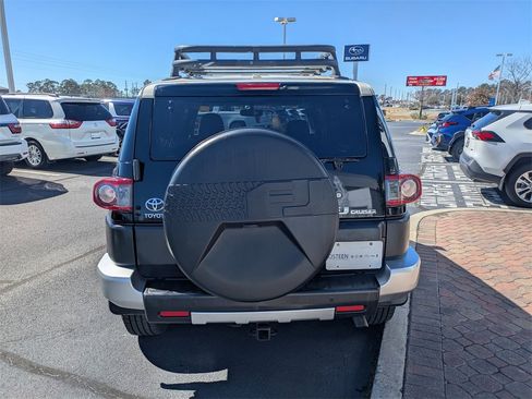 Used 2014 Toyota FJ Cruiser 4WD w/ Upgrade Package image 6