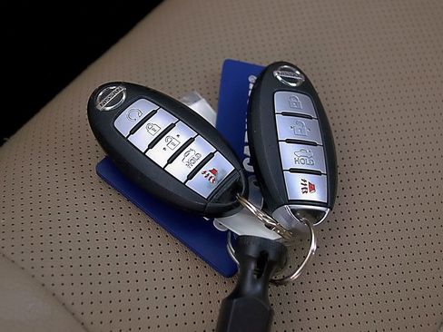 Used 2017 Nissan Altima 2.5 SL w/ Moonroof Package image 28