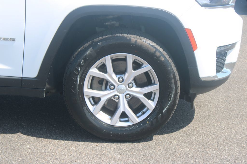 Used 2022 Jeep Grand Cherokee L Limited RWD image 12