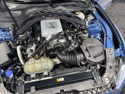 Used 2020 Ford Mustang Shelby GT500 w/ Carbon Fiber Track Pack image 19