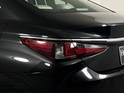 Used 2025 Lexus ES 350 w/ Premium Package FWD image 18