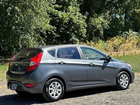Used 2012 Hyundai Accent GS FWD image 10