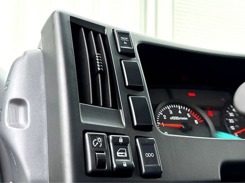 Used 2024 Isuzu NQR image 9