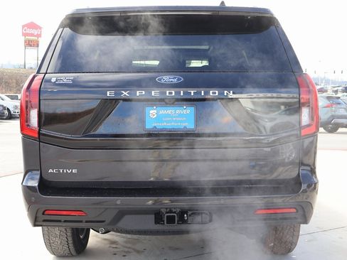 New 2025 Ford Expedition Active image 4