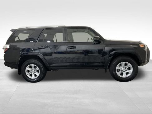 Used 2016 Toyota 4Runner SR5 image 6