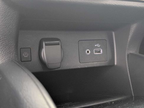 Used 2025 Nissan Versa SV FWD image 27
