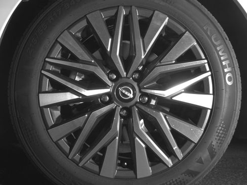 Used 2025 Nissan Altima 2.5 SV FWD image 12