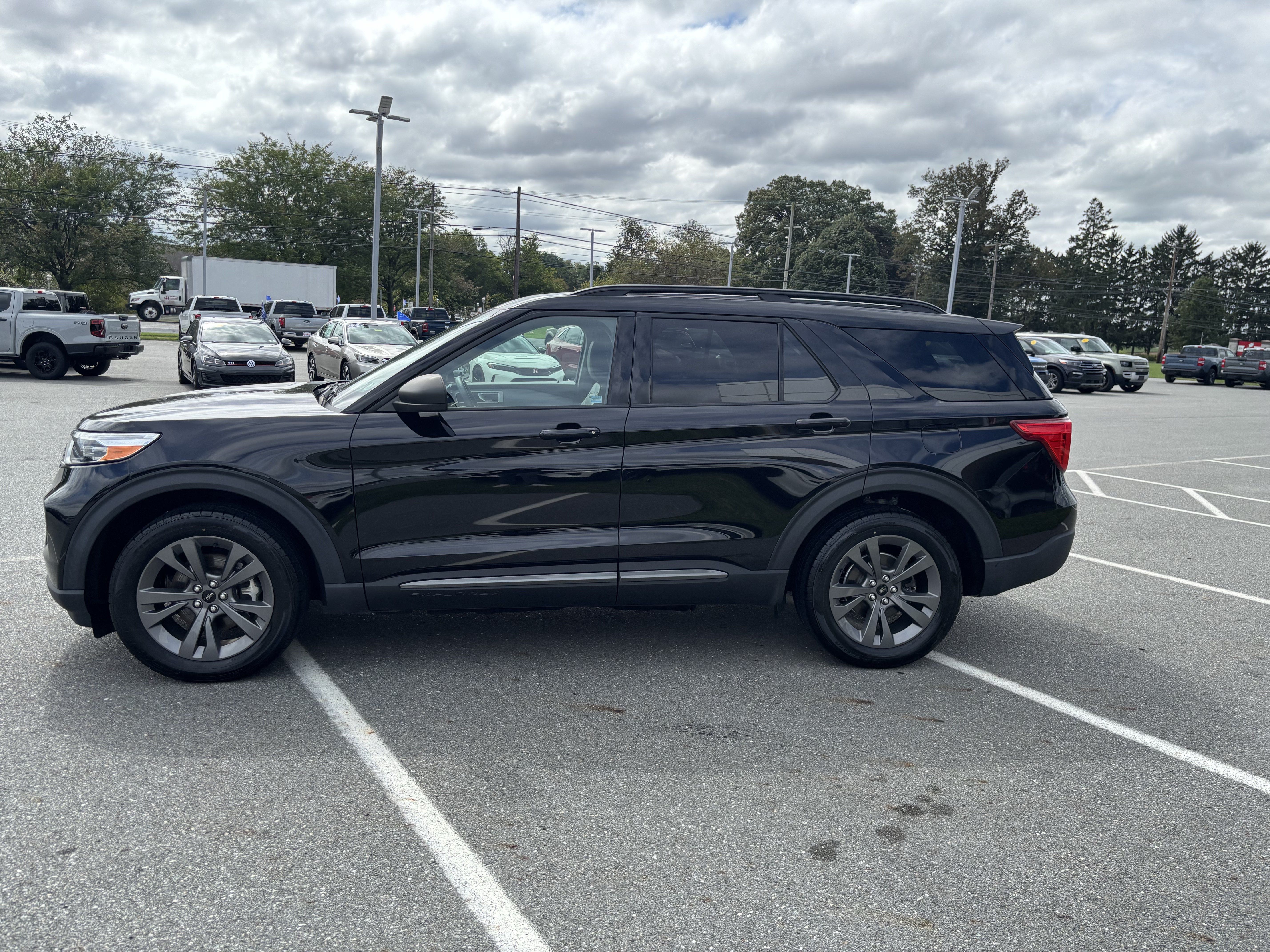 Certified 2021 Ford Explorer XLT w/ Equipment Group 202A AWD/4WD image 4