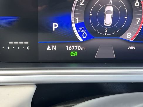 Used 2025 Volkswagen Taos SE image 15