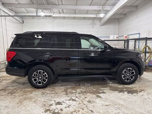 Used 2024 Ford Expedition XLT image 8