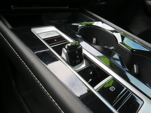 Used 2024 Volkswagen Atlas SEL Premium R-Line image 30