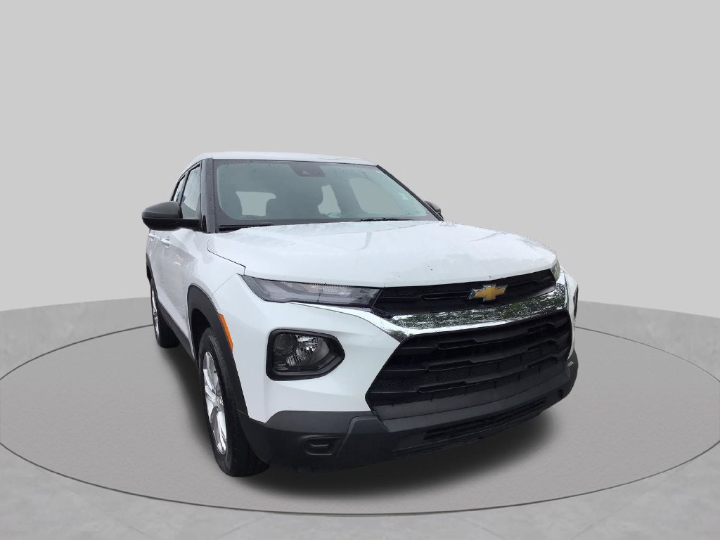 Used 2023 Chevrolet TrailBlazer LS FWD image 3