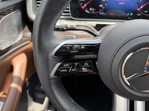 Used 2025 Mercedes-Benz GLS 450 4MATIC image 10