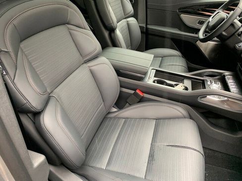 New 2026 Lincoln Nautilus Reserve image 18