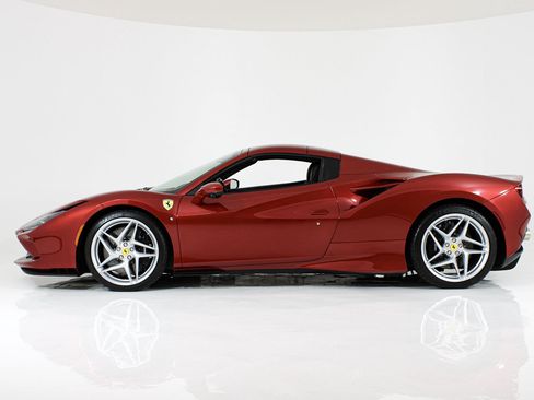 Certified 2023 Ferrari F8 Tributo RWD image 4