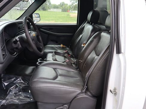 Used 2006 GMC Sierra 2500 W/T RWD image 23